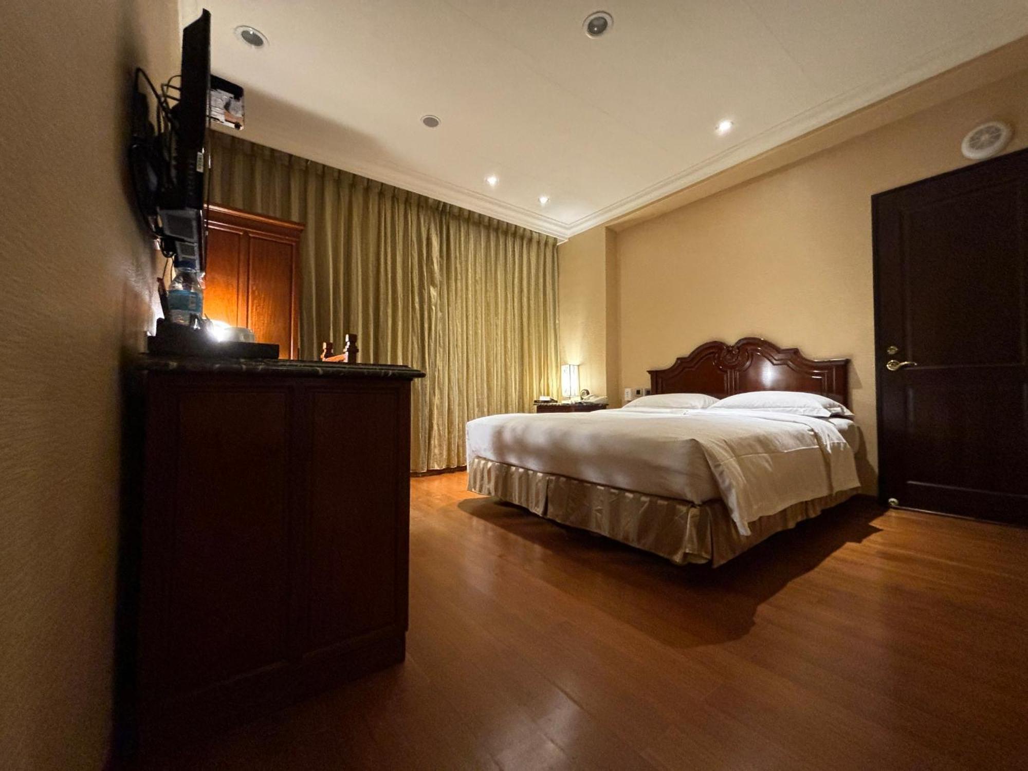 Royal Seasons Hotel Taipei ‧ Nanjing W. Bagian luar foto