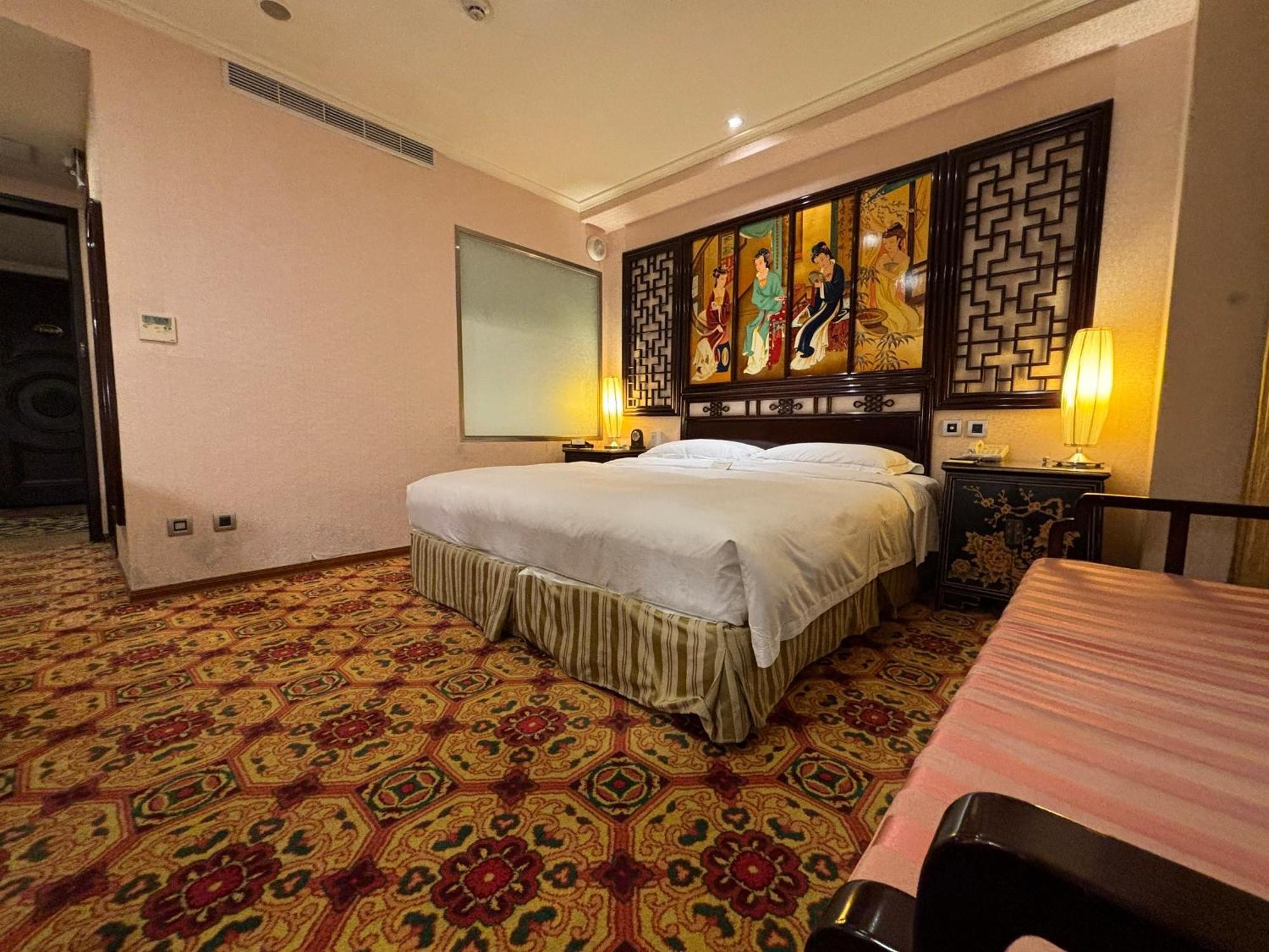Royal Seasons Hotel Taipei ‧ Nanjing W. Bagian luar foto
