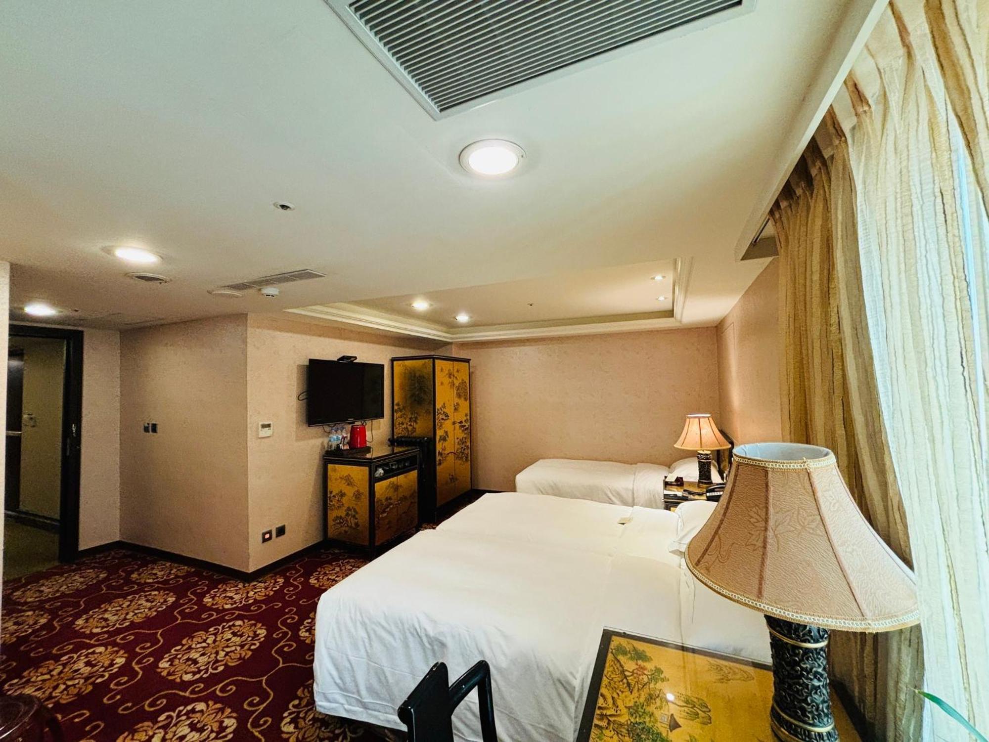 Royal Seasons Hotel Taipei ‧ Nanjing W. Bagian luar foto
