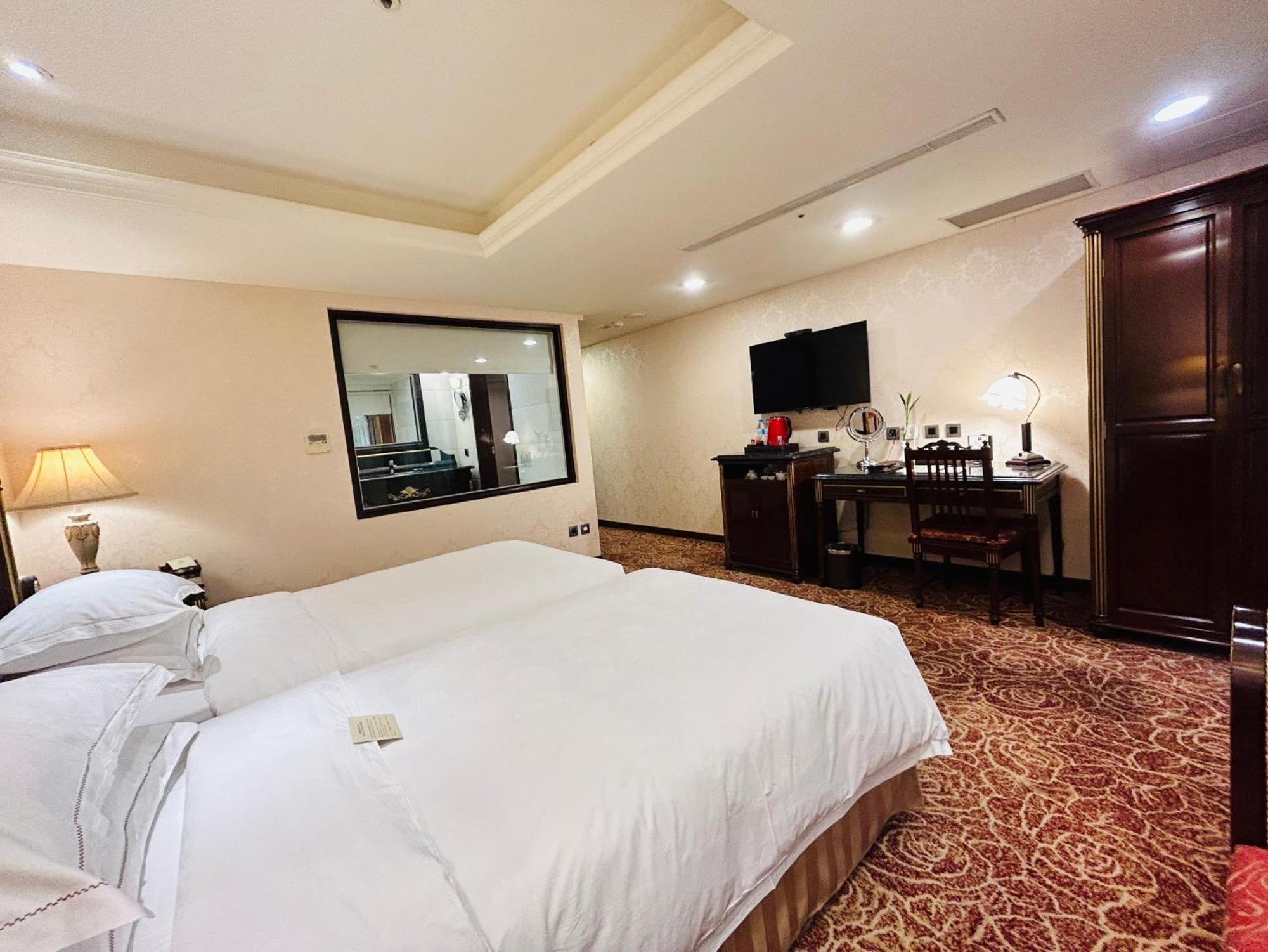 Royal Seasons Hotel Taipei ‧ Nanjing W. Bagian luar foto