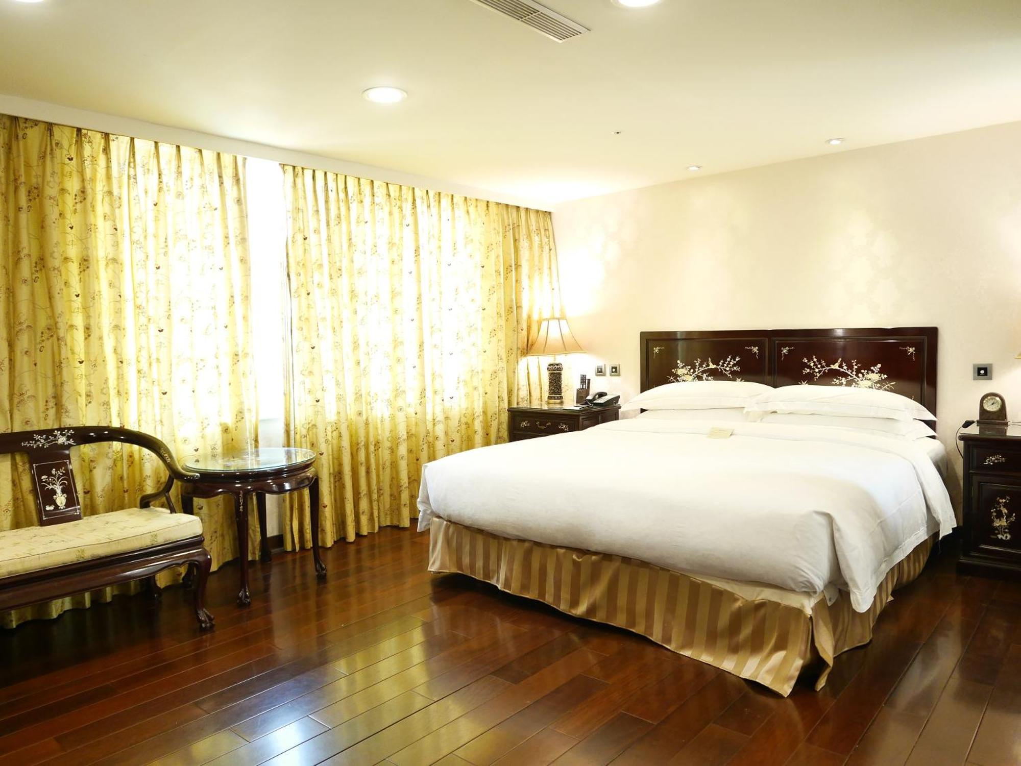 Royal Seasons Hotel Taipei ‧ Nanjing W. Bagian luar foto