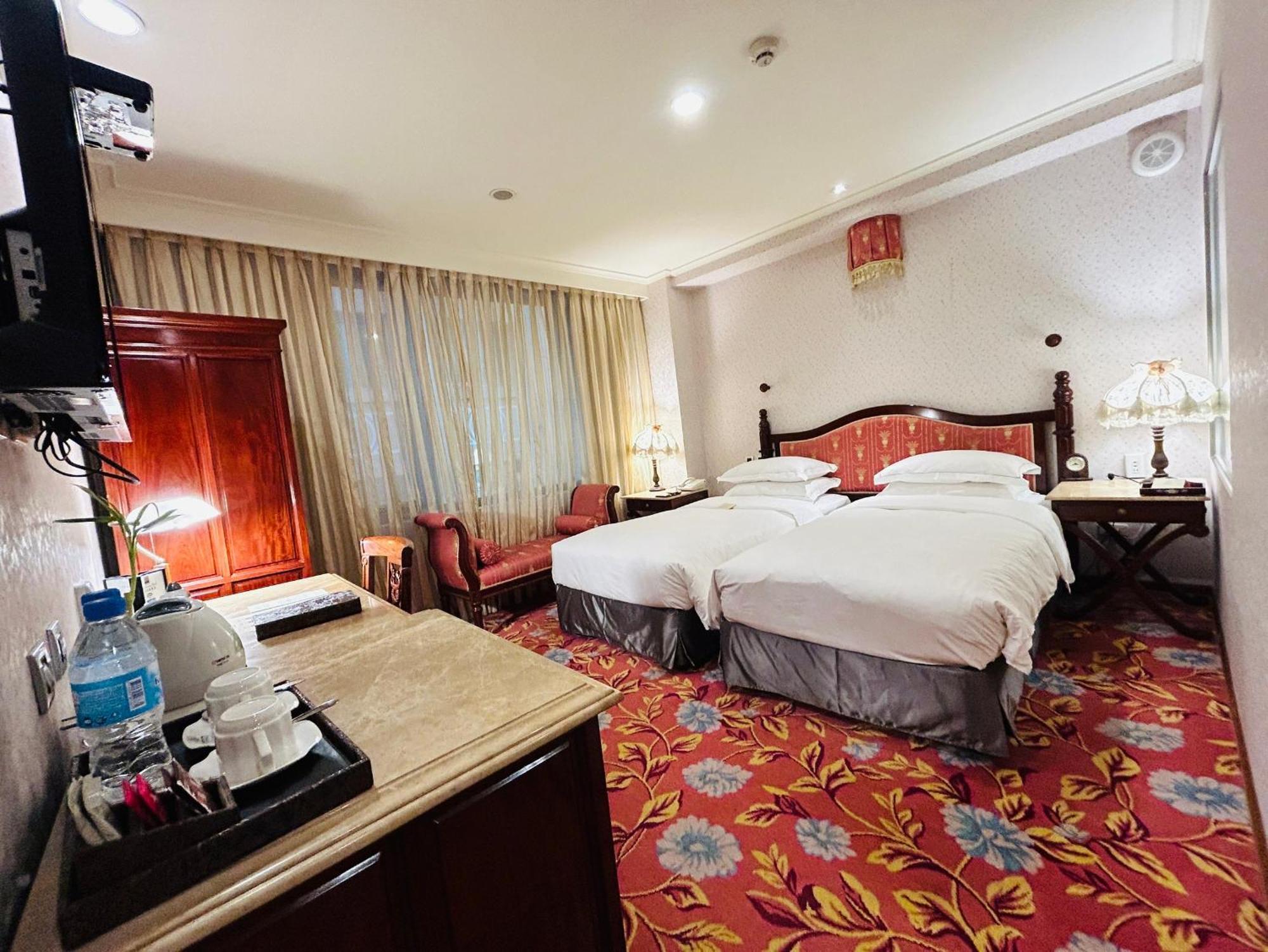 Royal Seasons Hotel Taipei ‧ Nanjing W. Bagian luar foto