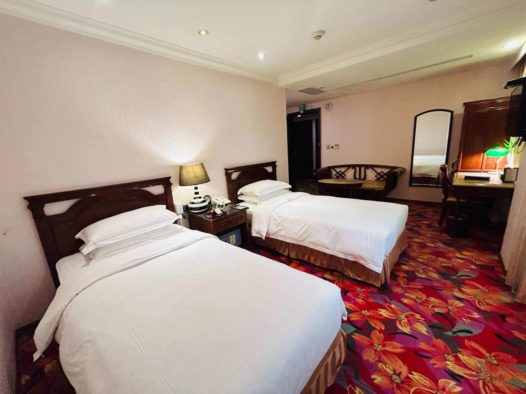 Royal Seasons Hotel Taipei ‧ Nanjing W. Bagian luar foto