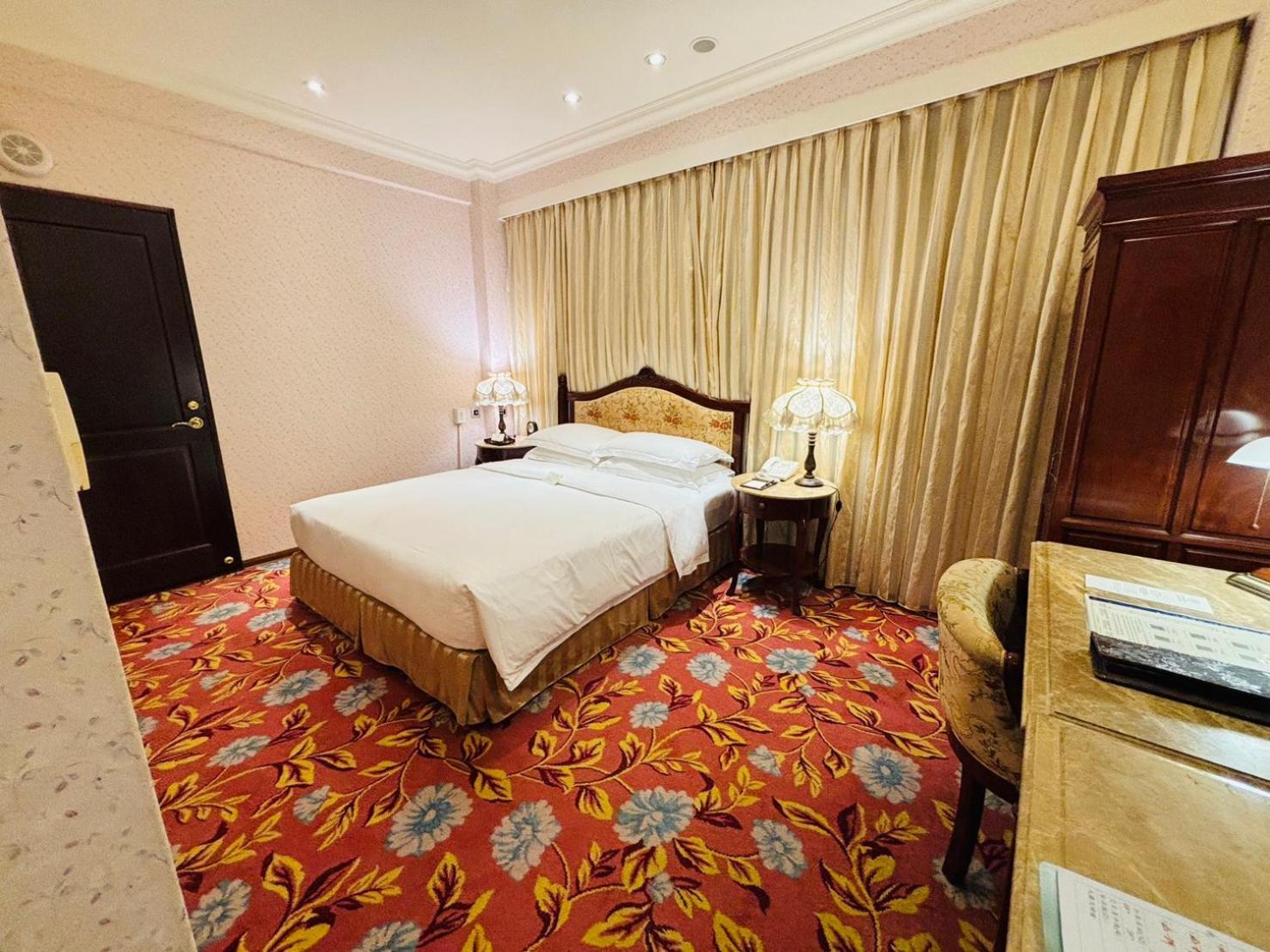 Royal Seasons Hotel Taipei ‧ Nanjing W. Bagian luar foto